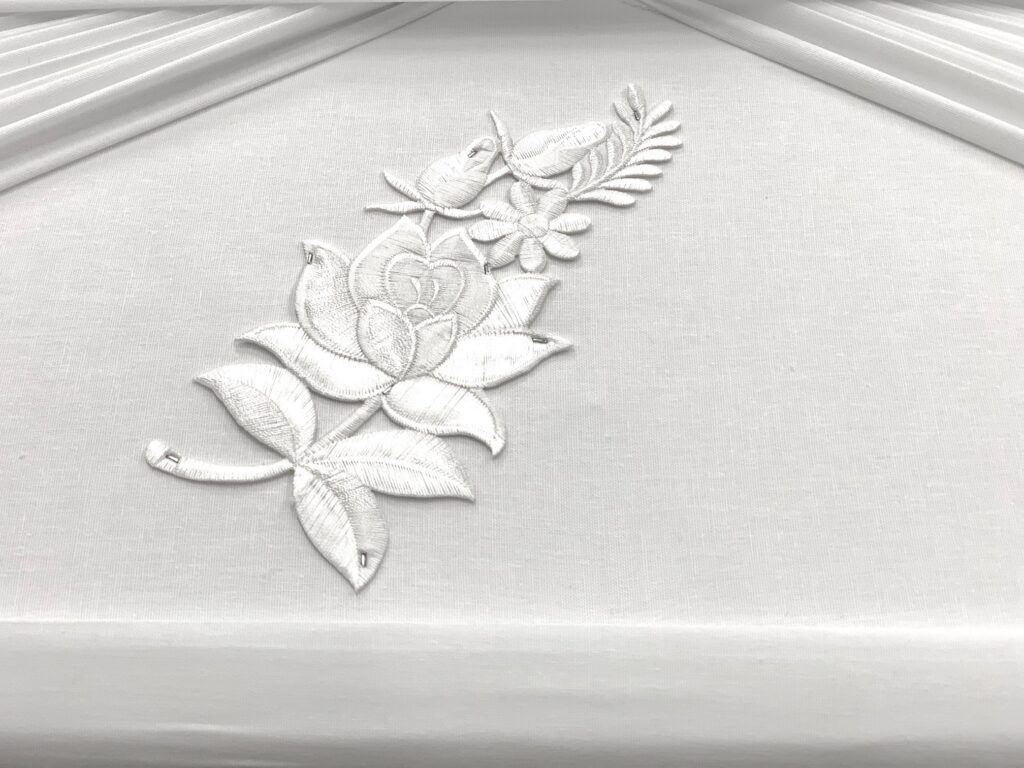 Coffin with embroidery - Image 2